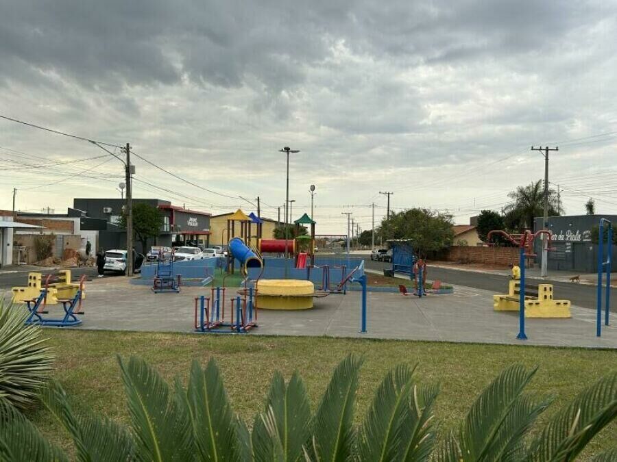 Imagem de compartilhamento para o artigo Costa Rica abre licitação de R$ 127 mil para implantar Praça Ipê Roxo da MS Todo dia